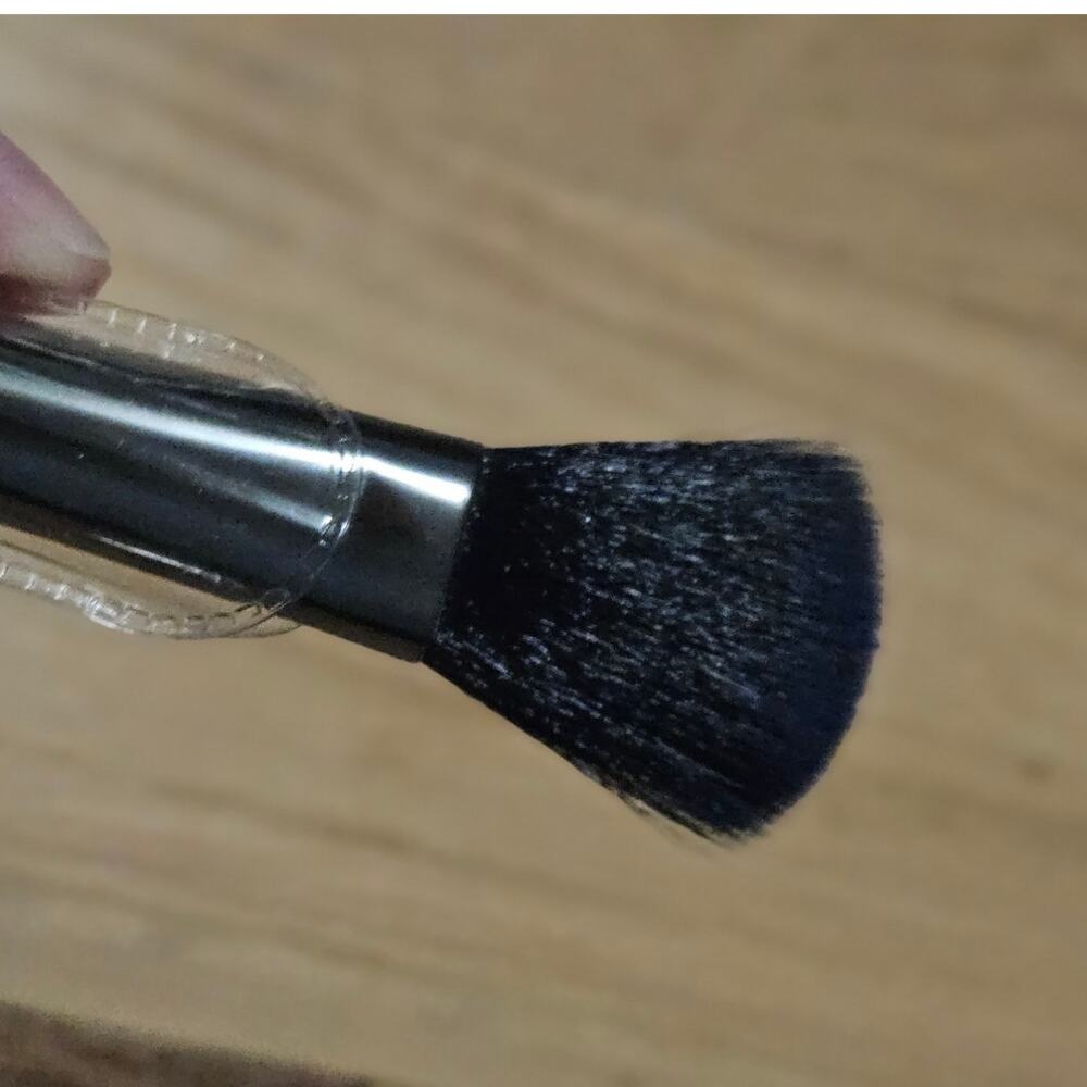 F.A.R.A.H. Countour Brush 218M ~ NEW